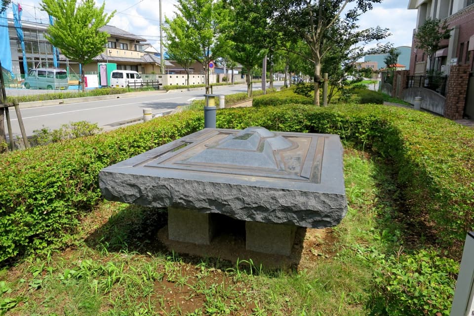 古墳のモニュメント