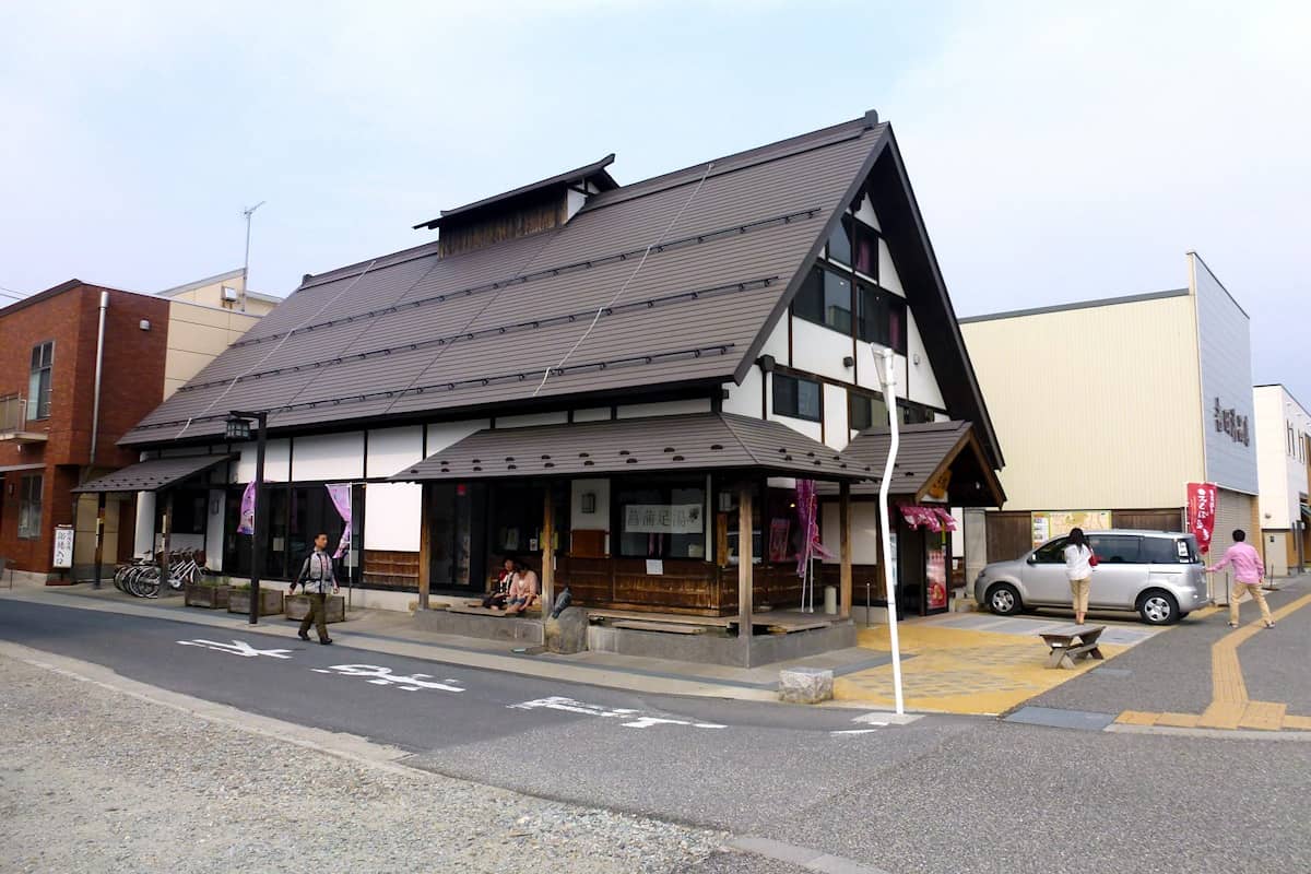 ゆーなびからころ館