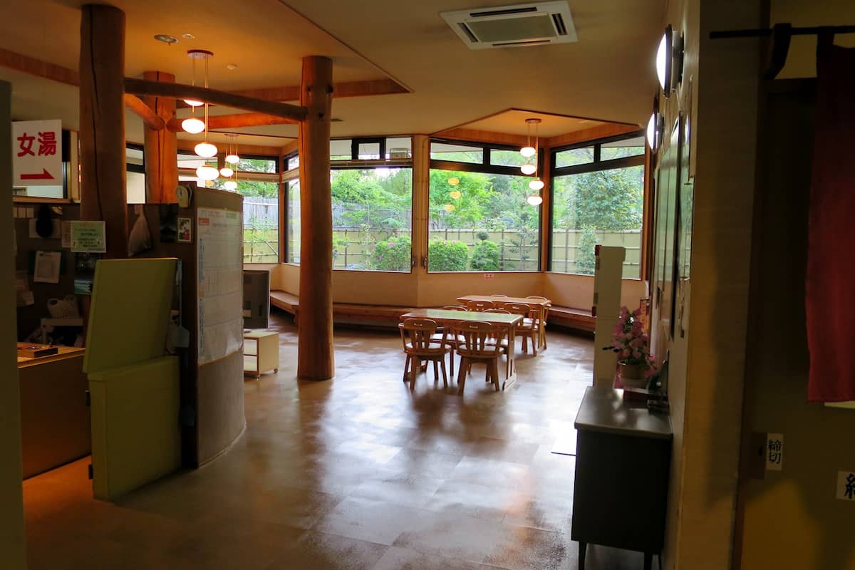 鬼怒川公園 岩風呂 館内ロビー