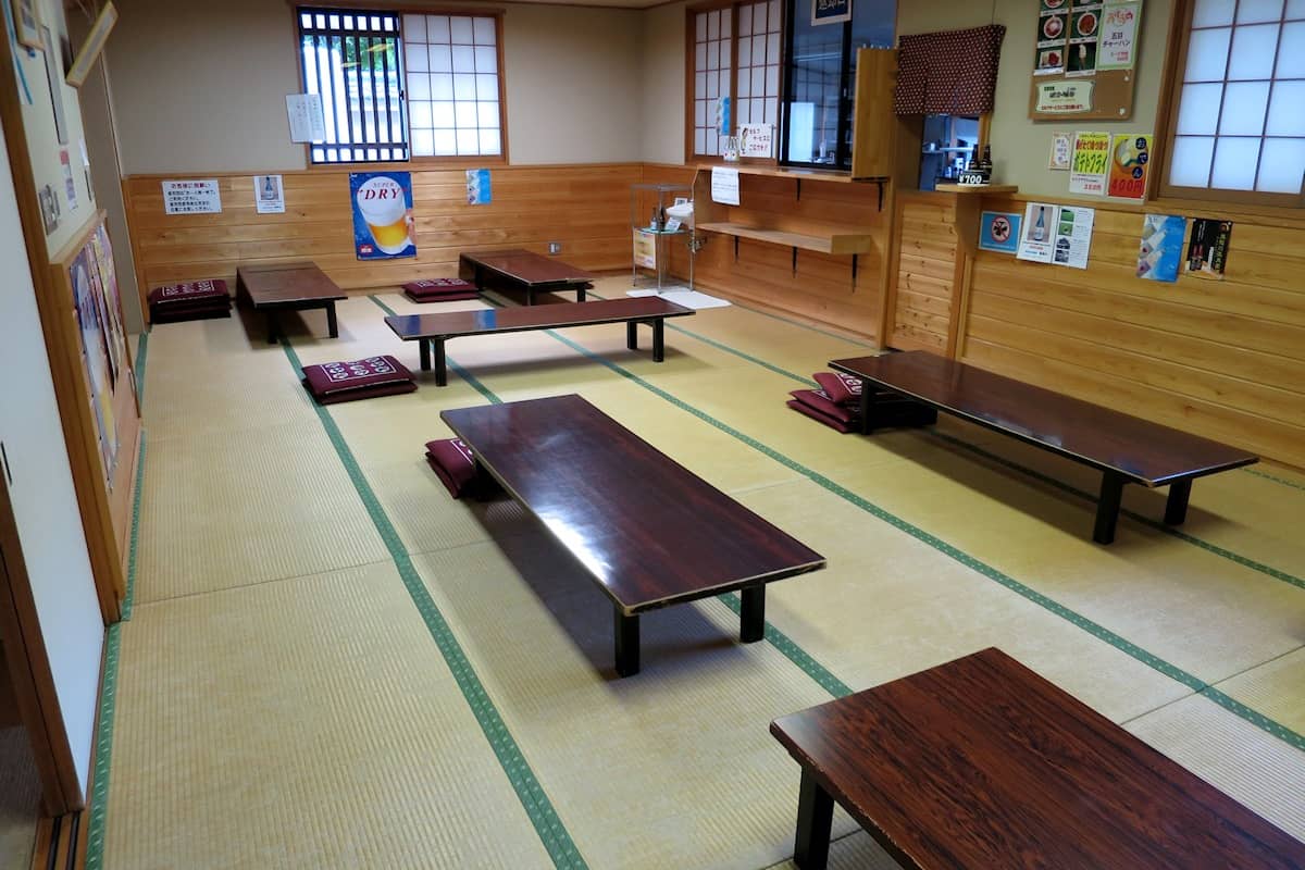 鬼怒川公園 岩風呂 休憩広間