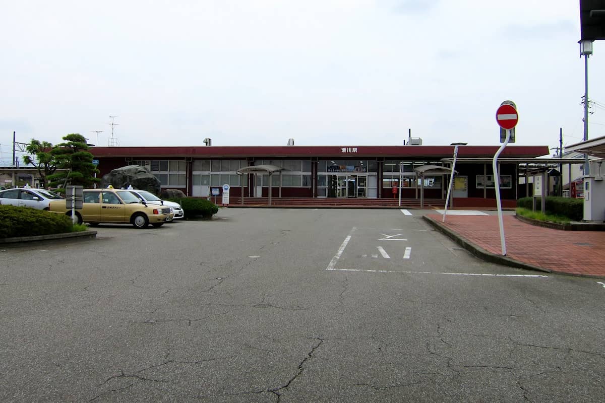 滑川駅北口 